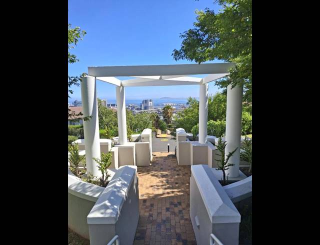 2 BEDROOM PROPERTY TO RENT IN VREDEHOEK